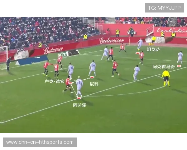 现代足球中伪九号球员在禁区前沿的策应空间模型